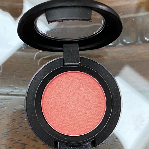 MAC eyeshadow - Picture 2 of 3